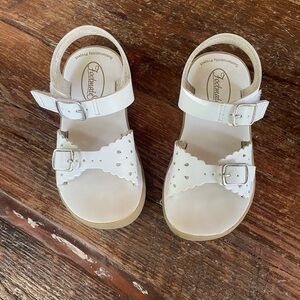 FootMates White Kids Sandals with Buckle